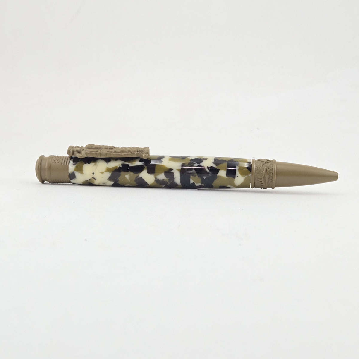 Hand-Turned Military Pen – Sculpted Soldier Clip and USA End Cap Twist Pen - Woodland Camo, Flat Dark Earth